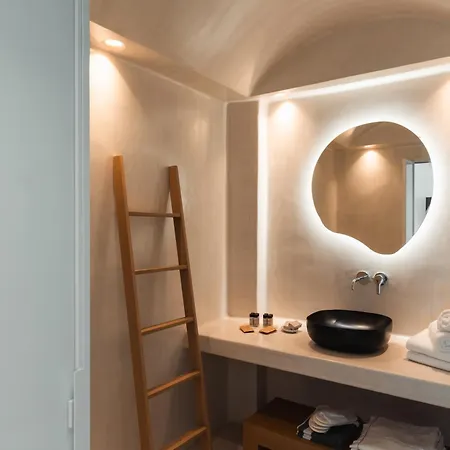 Oikos Santorini Living Concept 5*