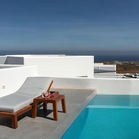 Oikos Santorini Living Concept Hotel