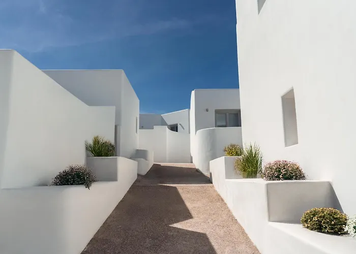 Otel Oikos Santorini Living Concept