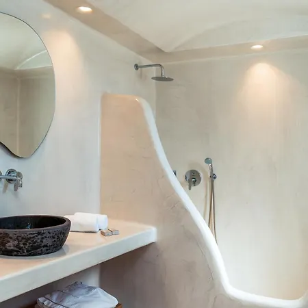 Oikos Santorini Living Concept 5* Fíra